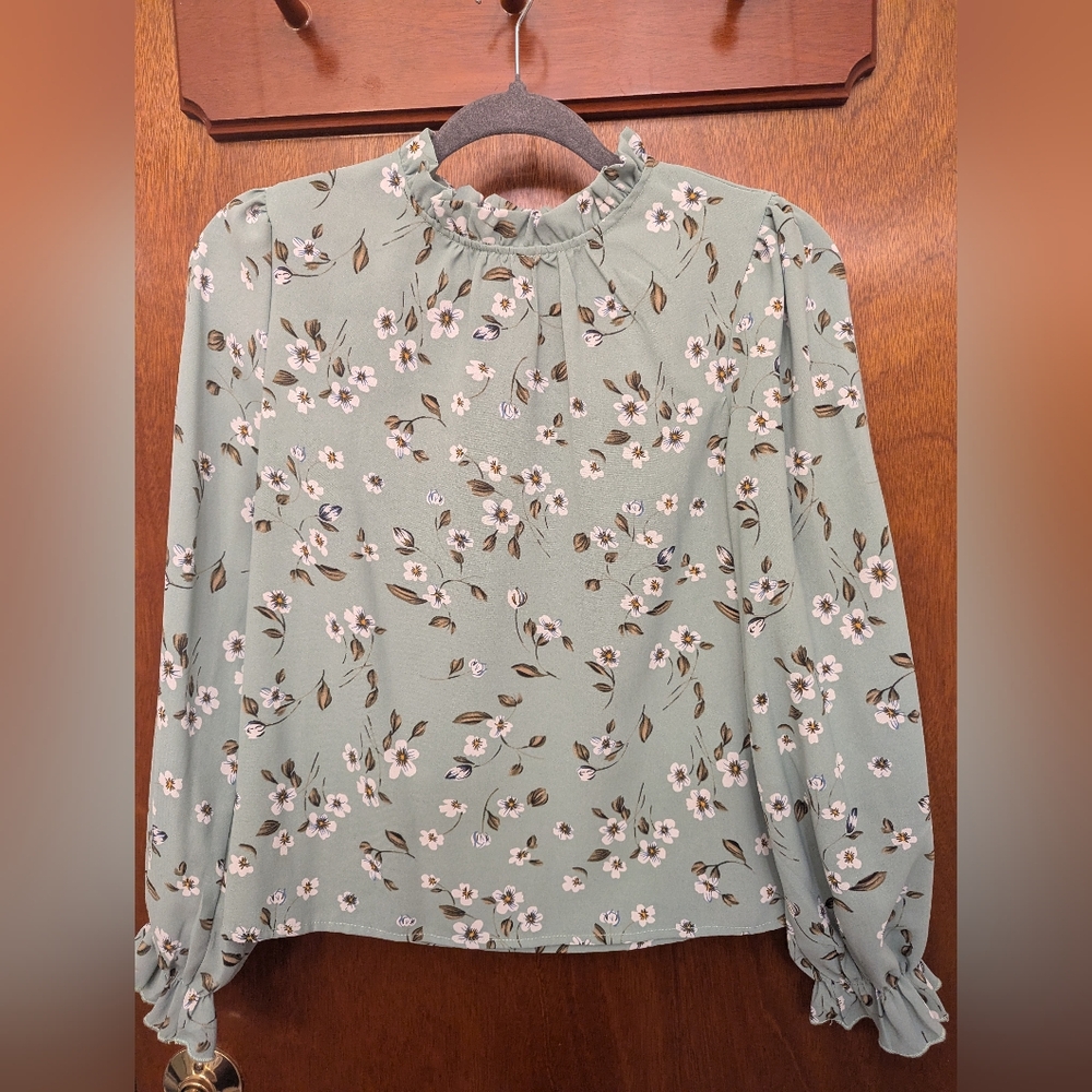 Floral Green Tween Top - Picture 2 of 3